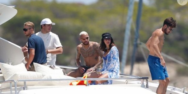 FB体育-内马尔新欢是巴西网红 跟他前女友长得很像！