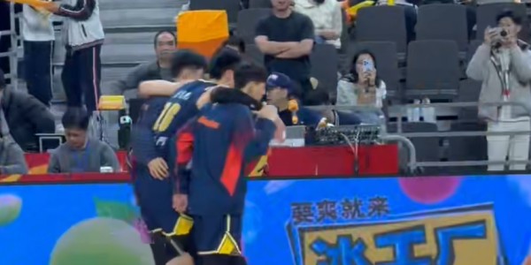 FB体育app下载-突发！广东队2米11中锋，意外受到重伤，被队友搀扶下场 令人担忧