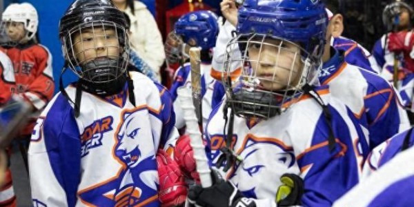 FB体育-第二届黄河流域九省（区）冰球邀请赛开赛|杨迪|中新社|宁夏|青海|山西_新浪体育_新浪新闻