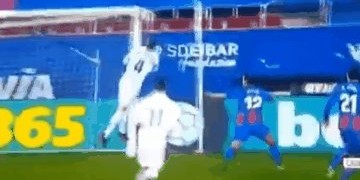 FB体育-西媒：德容手球判罚有争议 同一裁判执法双标