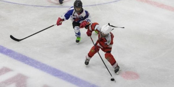 FB体育-第二届黄河流域九省（区）冰球邀请赛开赛|杨迪|中新社|宁夏|青海|山西_新浪体育_新浪新闻