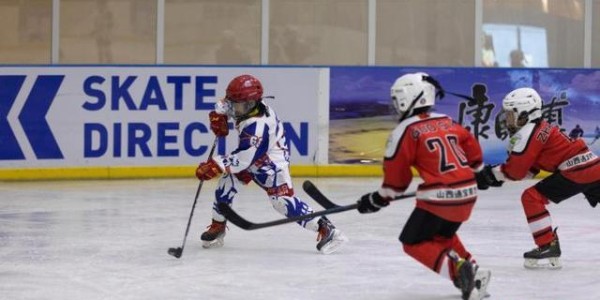 FB体育-第二届黄河流域九省（区）冰球邀请赛开赛|杨迪|中新社|宁夏|青海|山西_新浪体育_新浪新闻