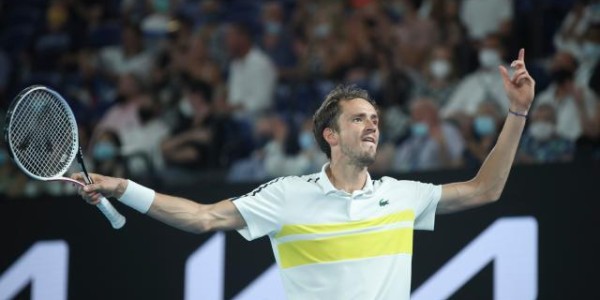 FB体育-八冠王vs20连胜： 澳网决赛德约将遇史上最强挑战