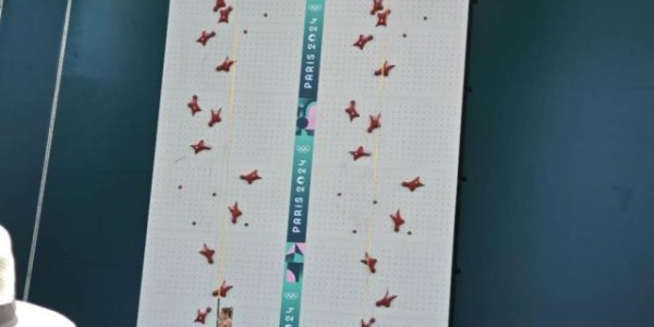 FB体育-喜获速度攀岩银牌，邓丽娟：比赛有遗憾也有收获