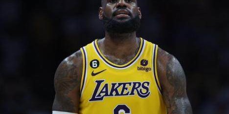 FB体育-生死一战倾其所有！詹姆斯考虑就此结束传奇生涯