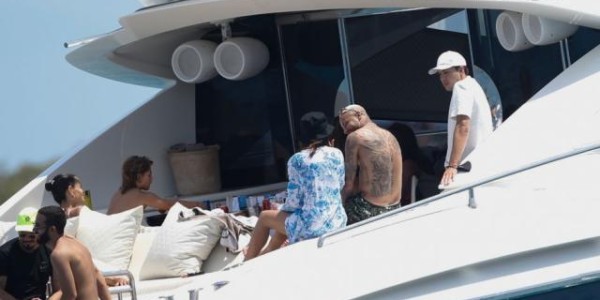 FB体育-内马尔新欢是巴西网红 跟他前女友长得很像！