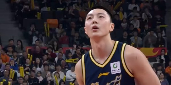 FB体育app下载-突发！广东队2米11中锋，意外受到重伤，被队友搀扶下场 令人担忧