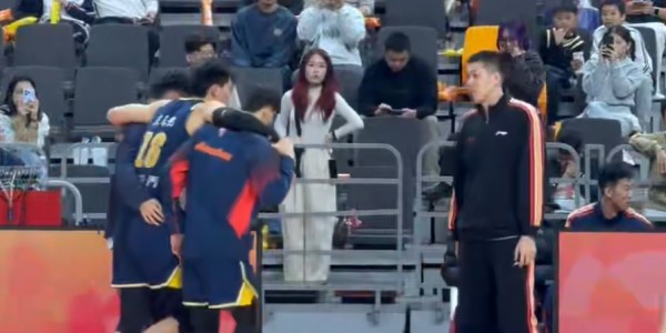 FB体育app下载-突发！广东队2米11中锋，意外受到重伤，被队友搀扶下场 令人担忧
